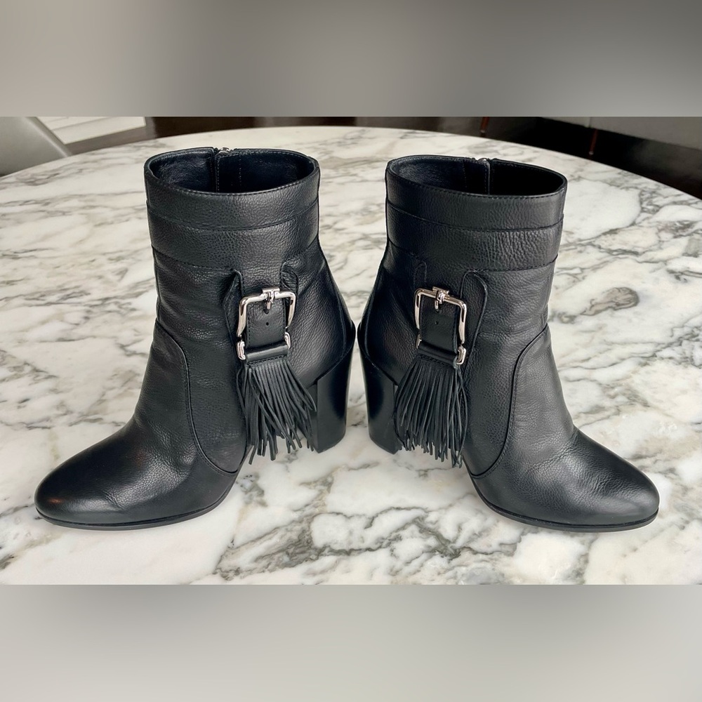 TOD’S buckled fringed leather ankle boots (size EU 37.5)